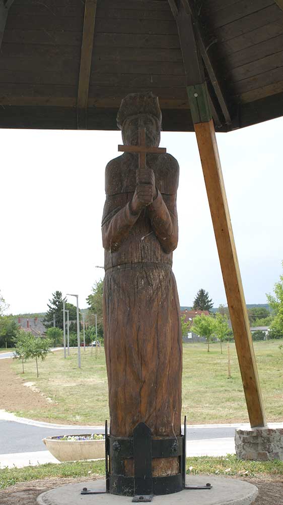 Boldog Özséb szobra a zárándoklat útvonalán